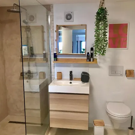 Guest house Chez Isa, Loft 55m2, Jardin, Vue, Parking, Entree Autonome